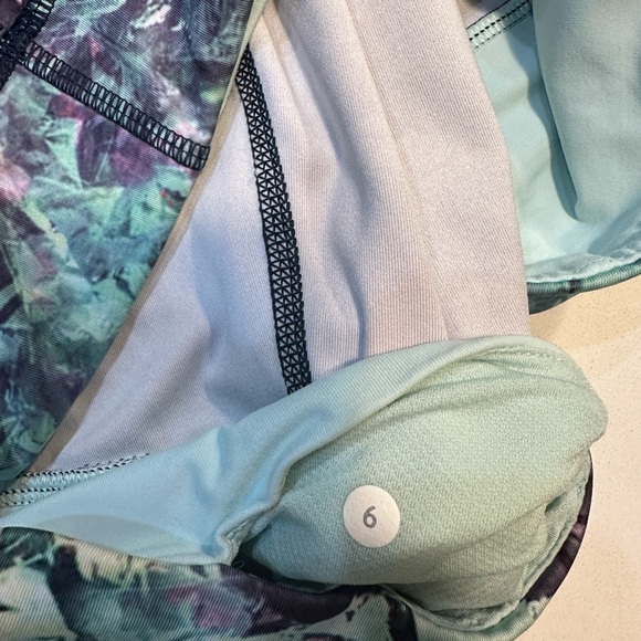 Womens Lululemon leggings size 6 - Picture 2 of 3